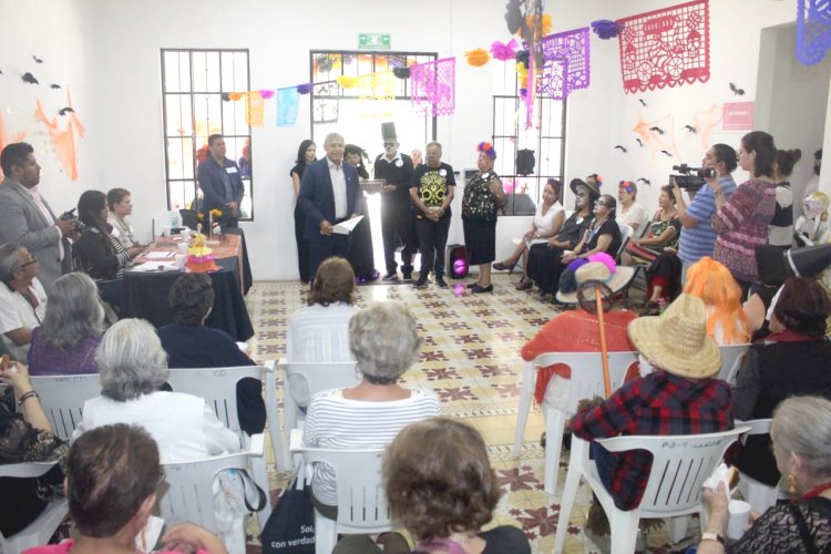 Celebró DIF Cuernavaca con baile y música el Día de Muertos con los adultos mayores