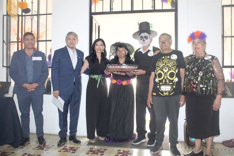 Celebró DIF Cuernavaca con baile y música el Día de Muertos con los adultos mayores