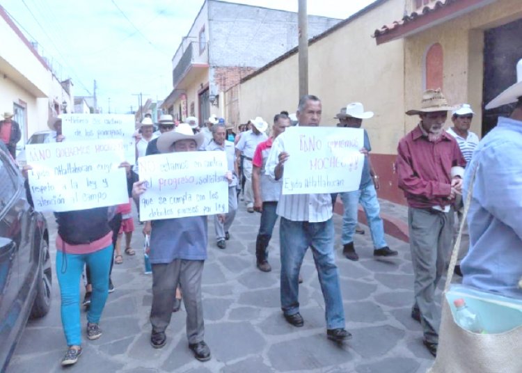 Ejidatarios de Atlatlahucan exigen a su alcalde un pago por invadirles un paso