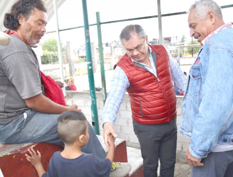 Cancha de la colonia Ampliación San Isidro será reparada: alcalde R. Reyes
