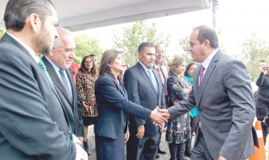 Atestiguó el gobernador arribo de primera rectora de la UAEM