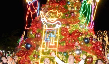 La esperanza y transformación en Cuautla, reflejadas en encendido de árbol navideño