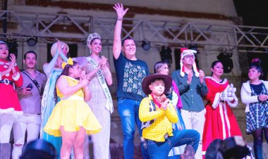 Caravana y árbol navideños en Jojutla dieron alegría a miles