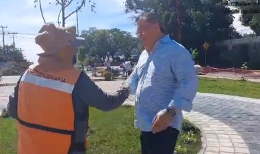 Rafael Reyes supervisa la construcción de un parque