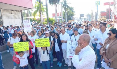 Avalados por IEBEM, maestros  tomaron calles por criminalidad