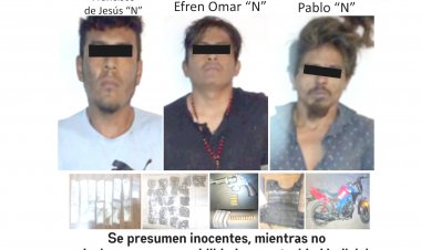Cayó este trío; supuestamente traía droga, un cargador y motos robadas
