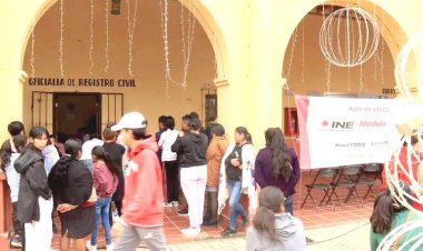 En Hueyapan, se entregaron ya primeras credenciales de elector como municipio