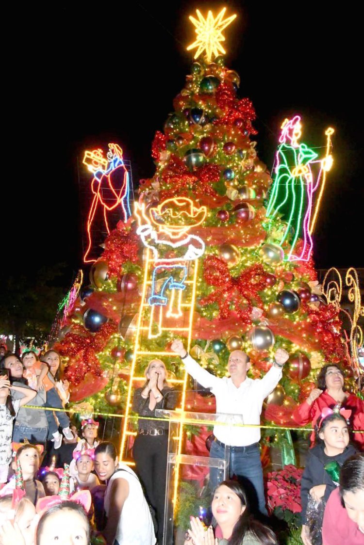 La esperanza y transformación en Cuautla, reflejadas en encendido de árbol navideño