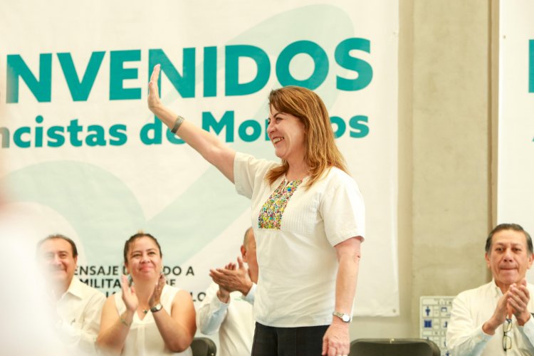 Nueva Alianza entrega constancia a Margarita González Saravia como precandidata a la gubernatura de Morelos