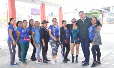 Entregó Rafa Reyes, rehabilitación  de cancha en Ampliación San Isidro