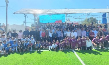 Entrega edil de Jiutepec, Rafa Reyes rehabilitación de cancha de fútbol