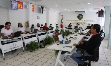 Con la presencia de partidos políticos, INE trituró casi 20 mil credenciales