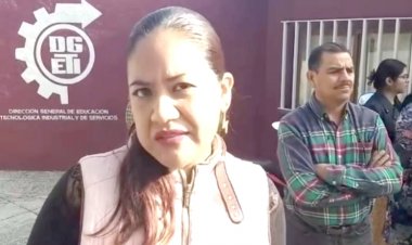 En ¨brazos caídos¨, maestros  de educación media del Oriente