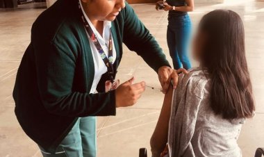 Lleva a cabo IMSS Morelos vacunación contra la fluenza y covid-19 en la UAEM
