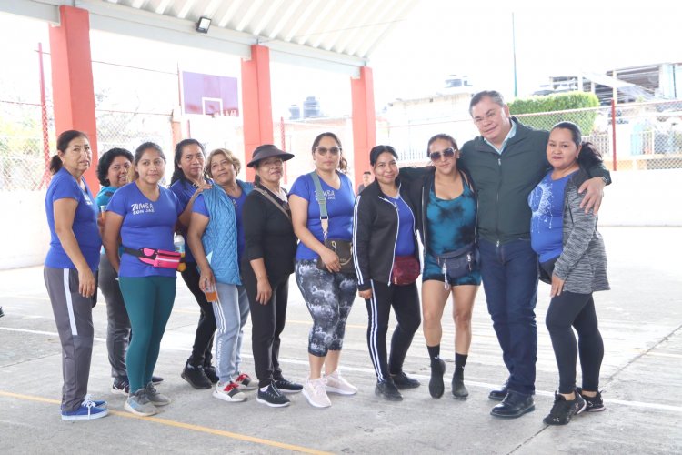 Entregó Rafa Reyes, rehabilitación  de cancha en Ampliación San Isidro