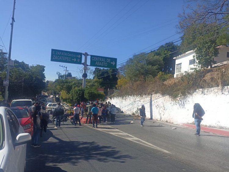 Cierran vecinos, accesos en el municipio de Emiliano Zapata