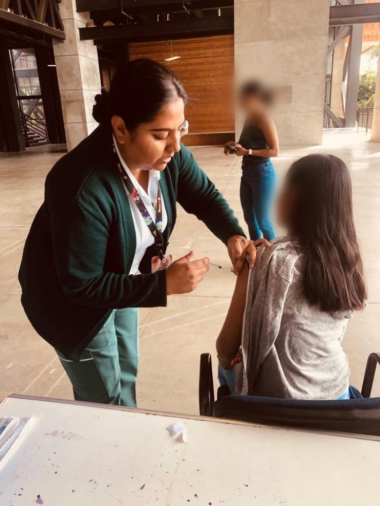 Lleva a cabo IMSS Morelos vacunación contra la fluenza y covid-19 en la UAEM