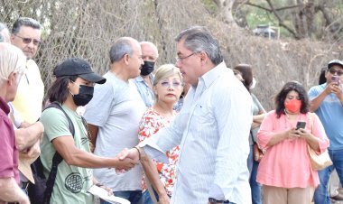 Edil Rafael Reyes busca dinero para la exmina de Tezontepec