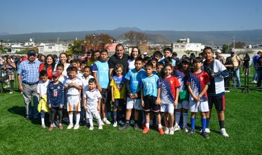 Cumple gobierno de Cuauhtémoc Blanco con rehabilitación de las canchas de la colonia Antonio Barona, en Cuernavaca