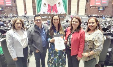 Recibió la Preparatoria No. 1 de la UAEM un reconocimiento del Congreso de la Unión