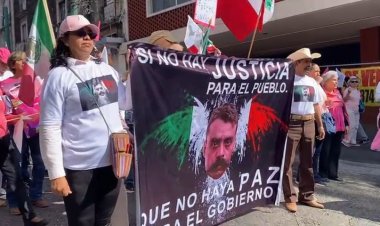 Algunas centenas en Cuernavaca se sumaron a la marcha anti AMLO