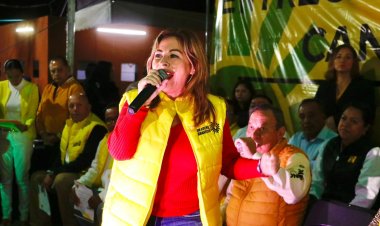 Recibió Lucía Meza constancia  de aspirante del PRD al gobierno