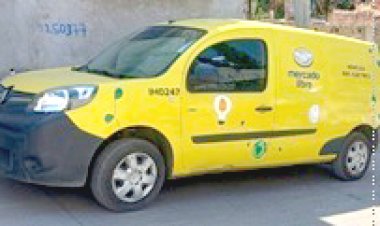 En dos sitios, recuperan camioneta y un automóvil con reporte de robo