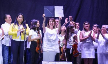 Entrega MporMorelos Declaratoria de Paz a Margarita González Saravia