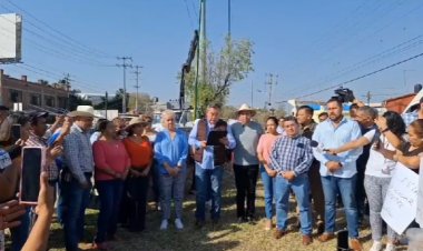 Rafa Reyes y Agustín Alonso, pusieron en marcha alumbrado público