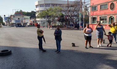 Reclaman a gobierno de Urióstegui falta de agua en los Patios de la Estación