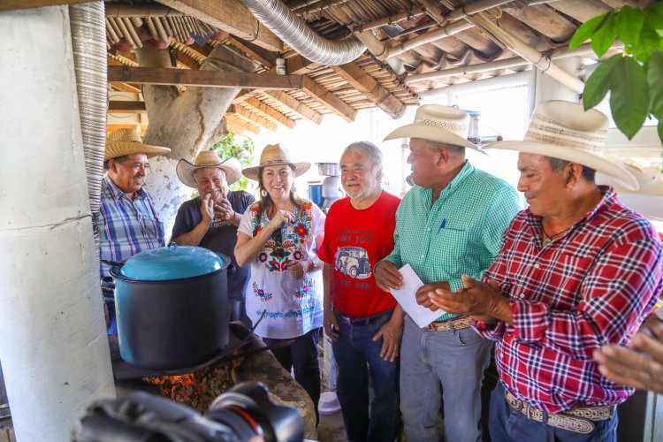 Sostuvo Margarita González encuentro con productores agrícolas