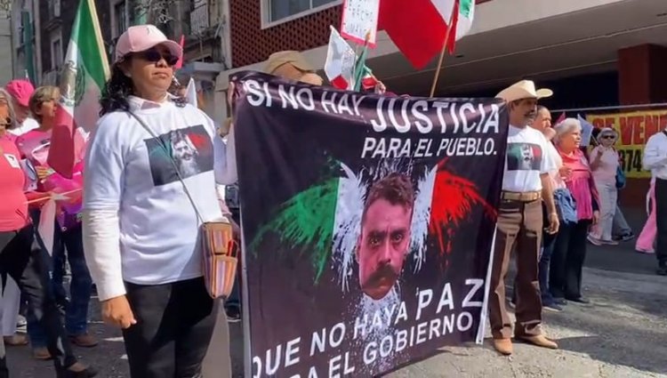 Algunas centenas en Cuernavaca se sumaron a la marcha anti AMLO