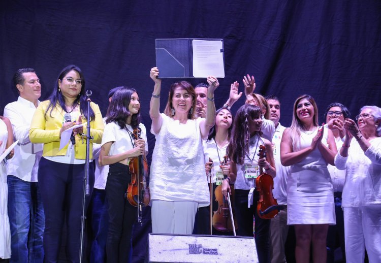 Entrega MporMorelos Declaratoria de Paz a Margarita González Saravia