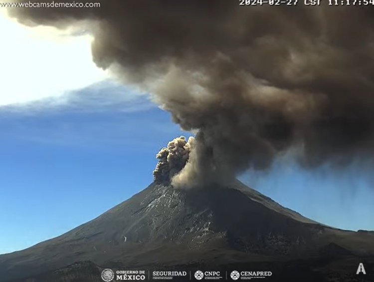Enorme fumarola del Popocatépetl este martes