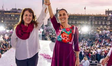 Acompaña Margarita González Saravia a Claudia Sheinbaum durante su arranque de campaña en el Zócalo de la CDMX