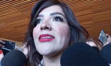 Explican a candidatos cómo  se usan pulseras de pánico