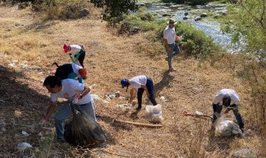Casi media tonelada de desechos sacaron colectivos del río Cuautla