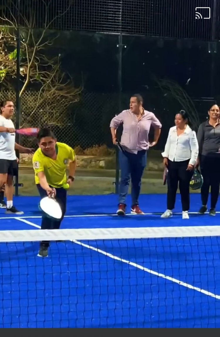 Participa Juan Ángel Flores  en 1er juego en cancha pública de pádel del país