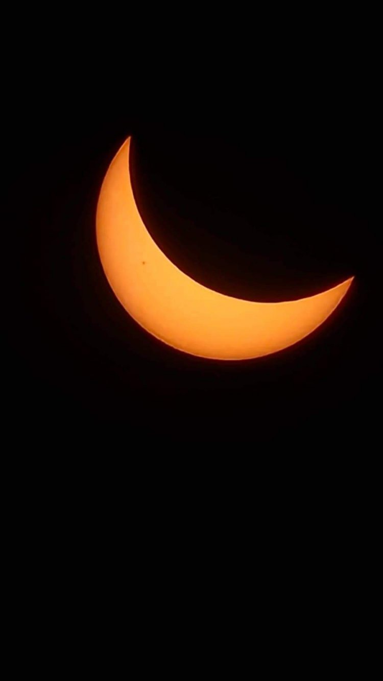 Recibe el CIICAp casi a 2  millares por eclipse solar