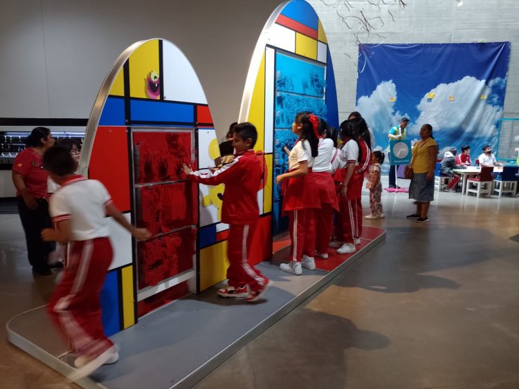 El gobierno de Jiutepec llevó a  alumnos de primaria al Papalote Museo del Niño