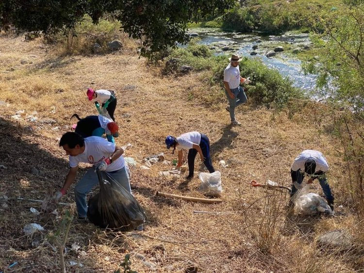Casi media tonelada de desechos sacaron colectivos del río Cuautla