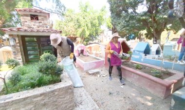 Limpia el gobierno de Jiutepec panteones ante el 10 de mayo