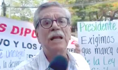 Se manifiestan jubilados y pensionados por adeudos