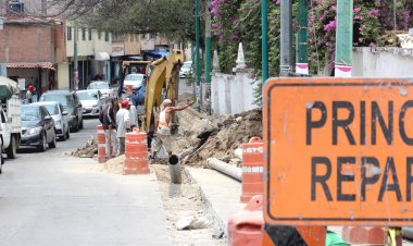 Se quejan comerciantes de Cuernavaca por retraso en obra que los está dañando