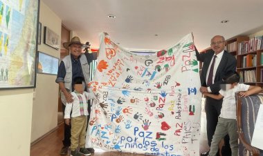 Niños mexicanos visitan a embajador de Palestina con mensaje de paz