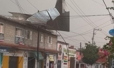 Vecinos se quejan por afectación con lluvia y no contar con ayuda