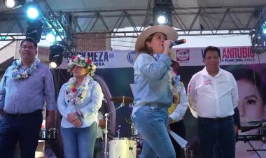 En Ayala, río de gente acompaña el cambio