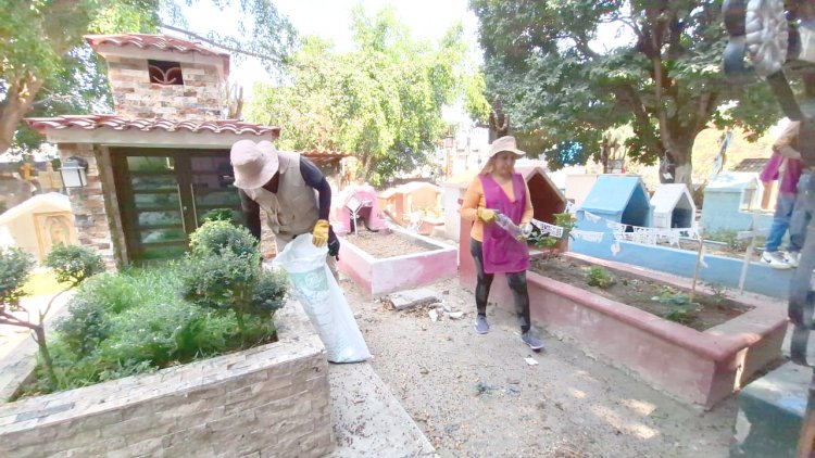 Limpia el gobierno de Jiutepec panteones ante el 10 de mayo