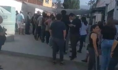 Confusión y molestia por casilla que no está en polvoso estacionamiento