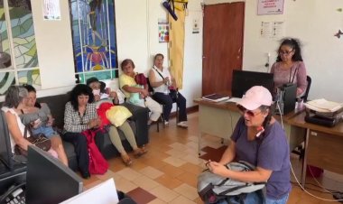 Por años sin agua, vecinos protestan en ayuntamiento capitalino